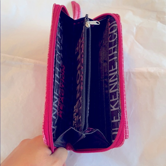 Kenneth Cole Reaction Wallet - Picture 7 of 8